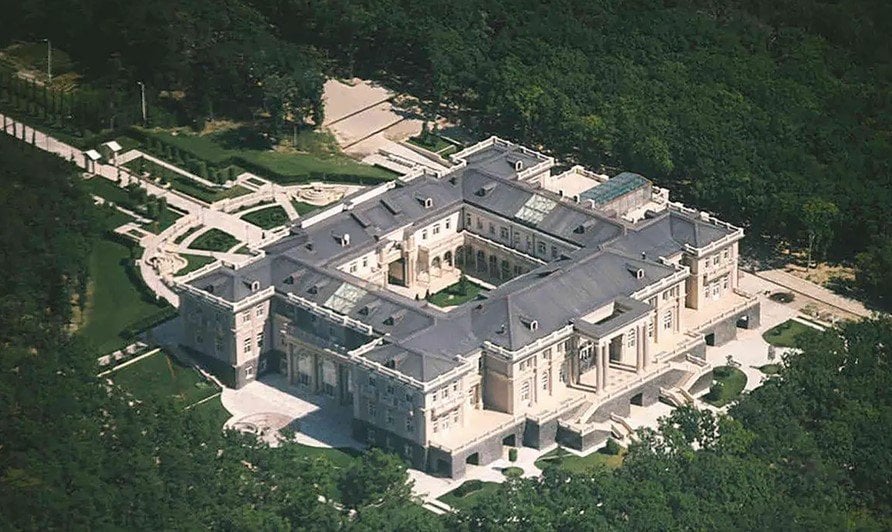 Putin Palace.jpg