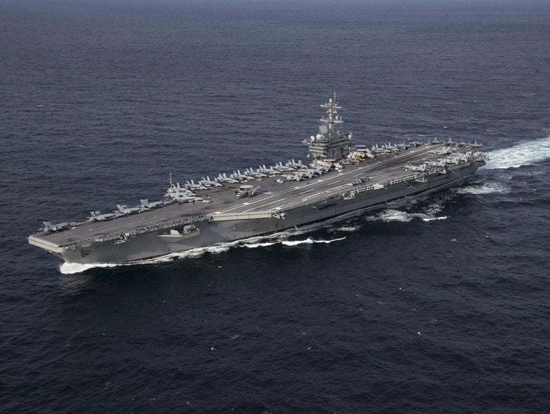 USS_Abraham_Lincoln_(CVN-72)_underway_in_the_Atlantic_Ocean_on_30_January_2019_(190130-N-PW716-1312).jpg.b4bcc7fdf819b9f348af65d8063ac531.jpg