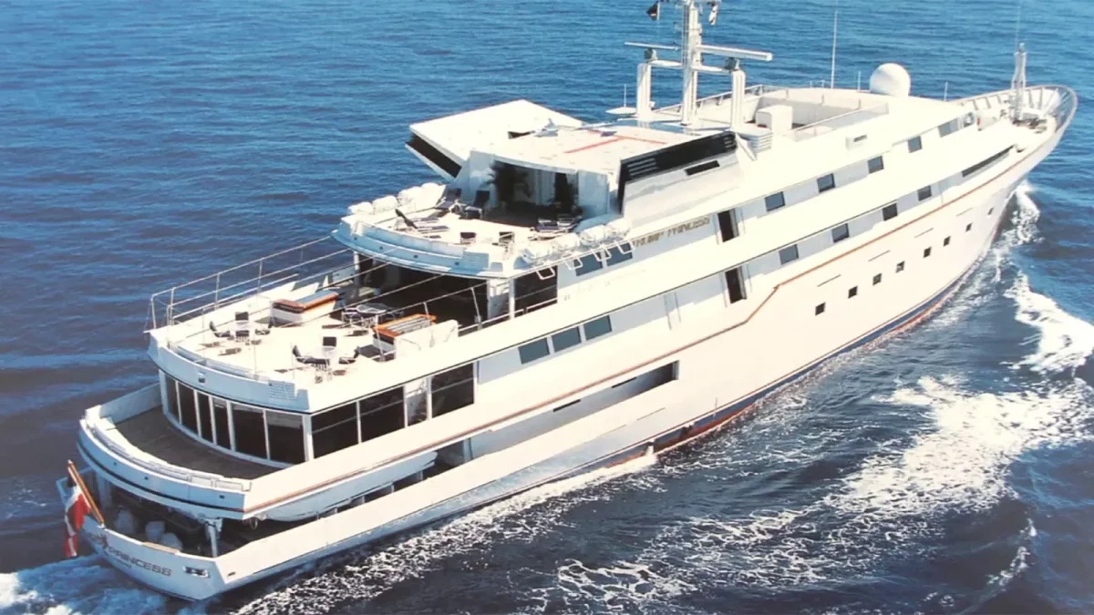 r1zZTXEsSTGtKmxgxdB2_Donald-Trump-Princess-superyacht-aerial-view-Benetti-credit-smith-aerial-photography.webp