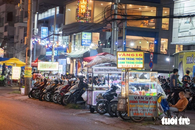 vietnam-sidewalk-lead.jpg