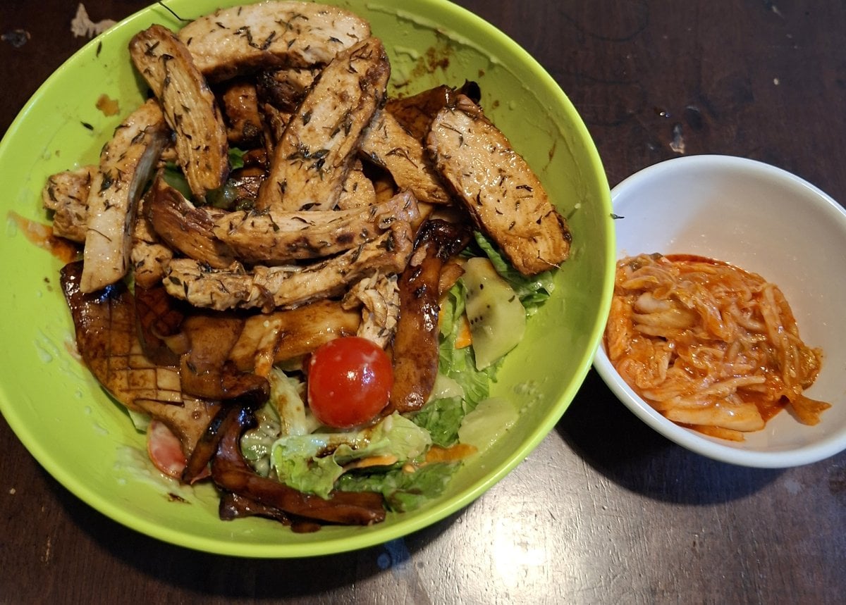 How easy is it to make a "Super food" lunch in Thailand