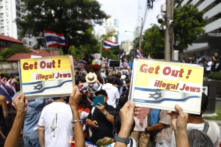 Sondhi rallies at Israeli Embassy over property fears