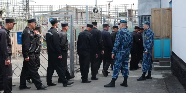 Russia turns to teenagers as prison staff shortage hits crisis point