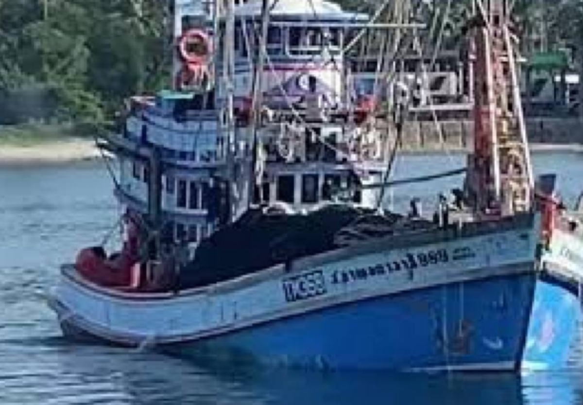 Fishing boat sinks off Sattahip; seven reported missing