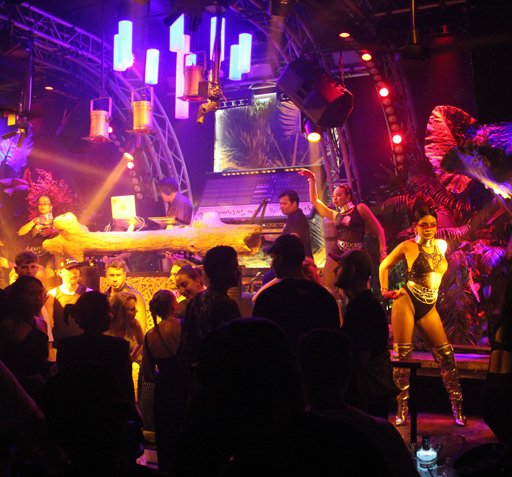 Nightclub-dancers_IMG_5700_w512.jpg