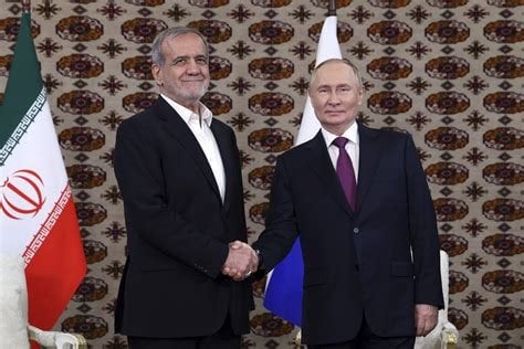 Russia 'helping Iran to build missiles' to target US warships