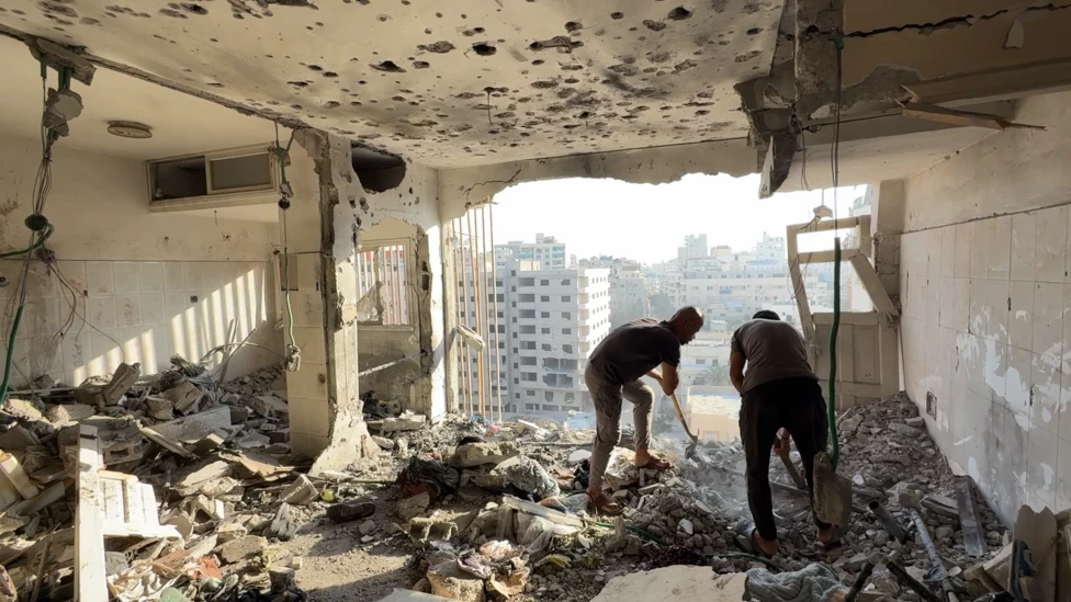 Gaza ceasefire under fire as death toll tops 900