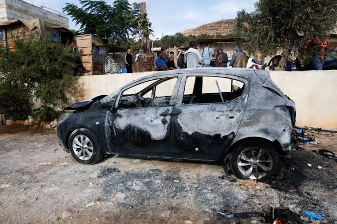 More than 100 settlers rampage through West Bank town